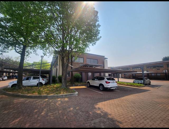 302.67M² OFFICE TO LET IN RANDJESPARK